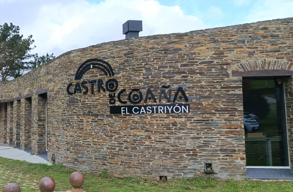 diseño de logotipo y dirección de arte del Castro de Coaña